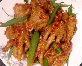 chan-ga-rut-xuong-quai-thu